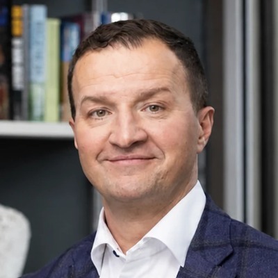 Dali Rajic headshot